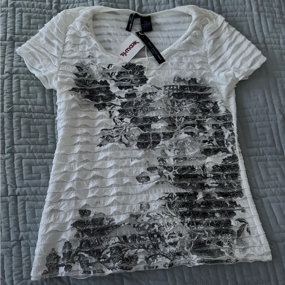 Saint Tropez West White and Black Patterned Short Sleeve Top